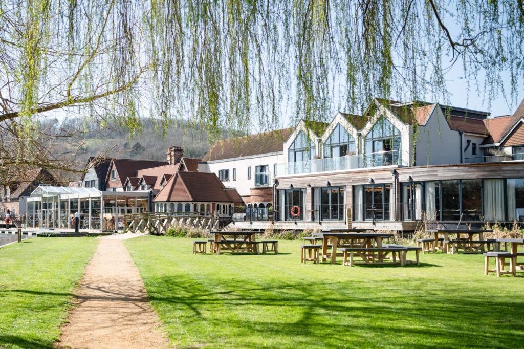 The Swan at Streatley is a Cotswolds wedding venue