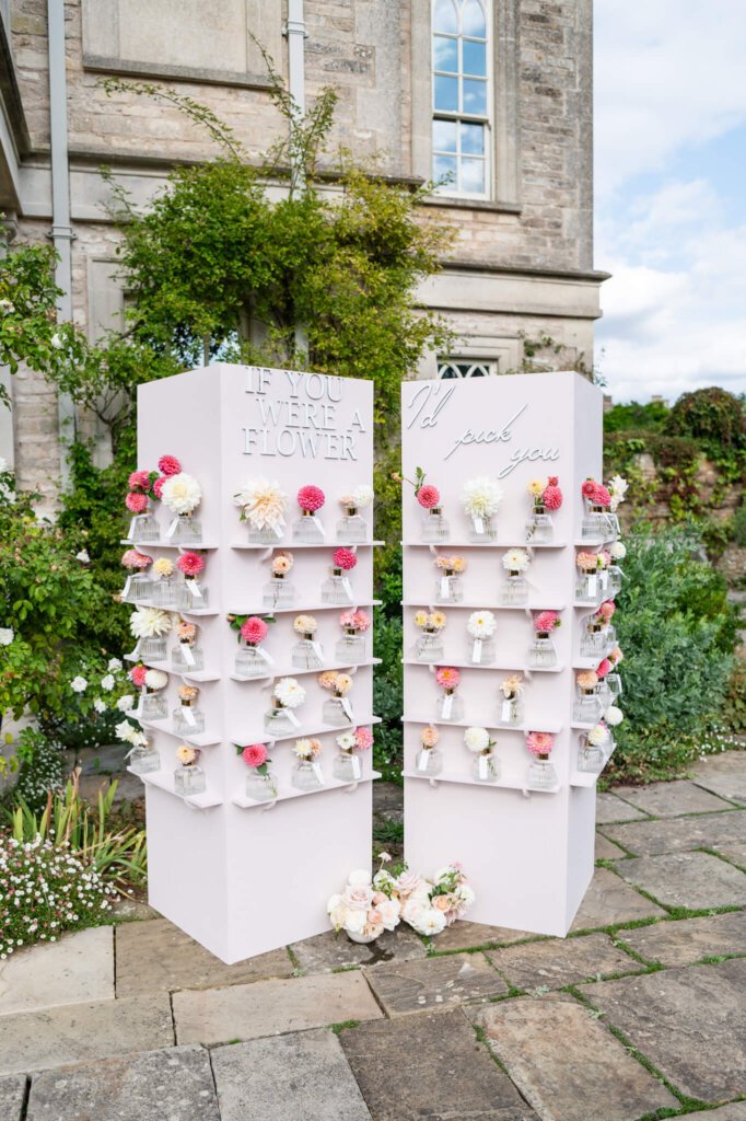 Unique wedding seating chart inspiration with flowers